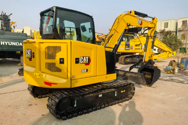 CAT Excavator Comparison by Weight Class
