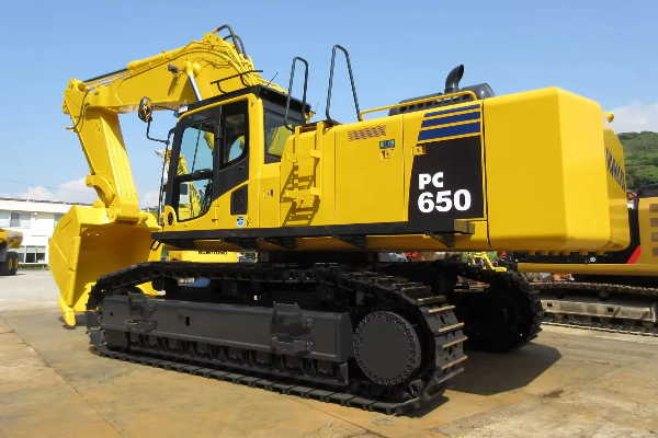 Heavy crawler excavator for mining and demolition application