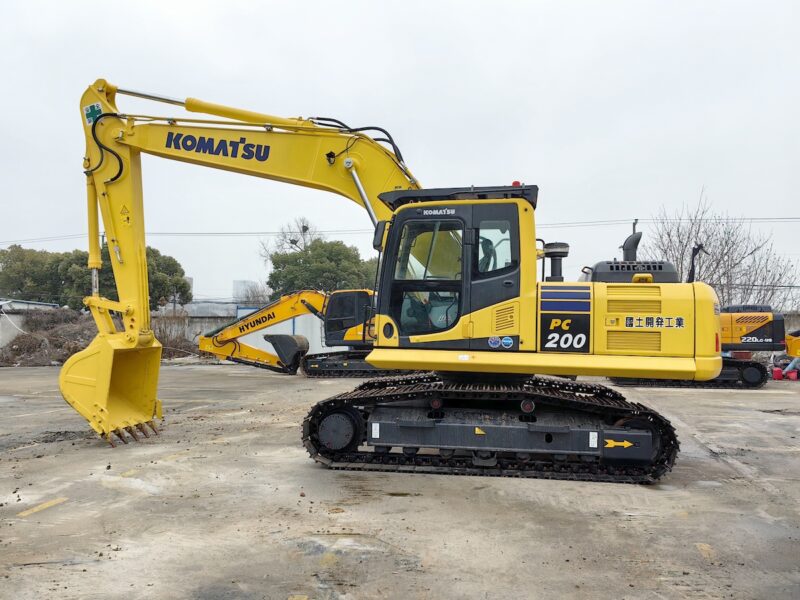 Komatsu PC200