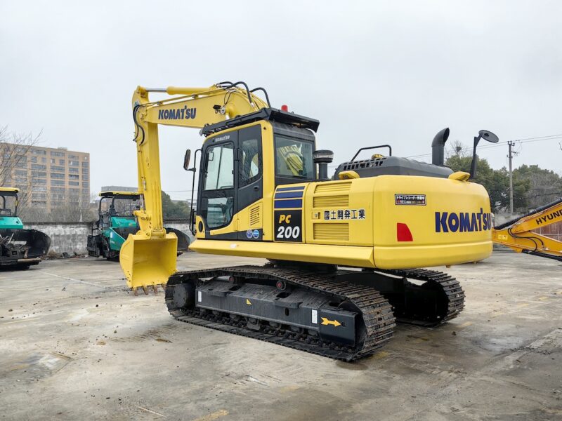 Komatsu PC200