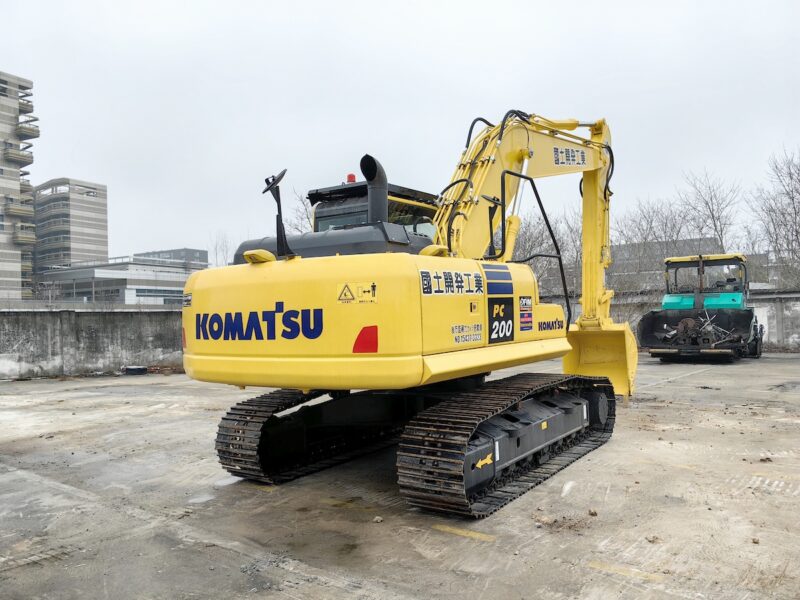 Komatsu PC200