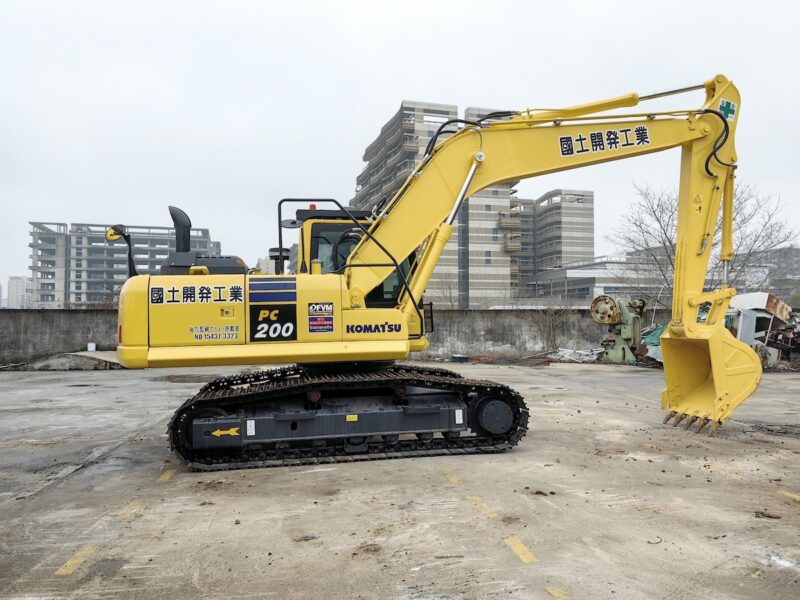 Komatsu PC200