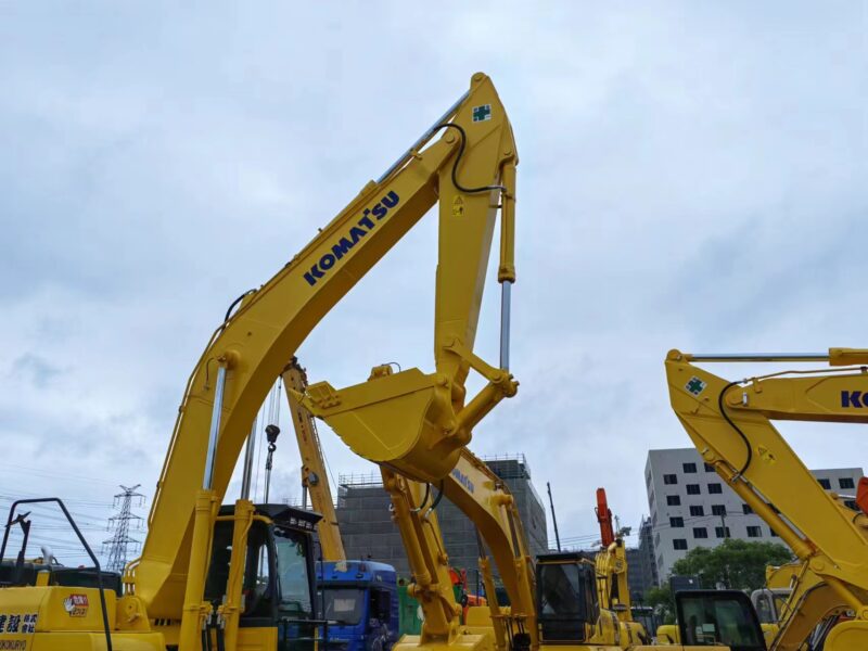 Komatsu PC300