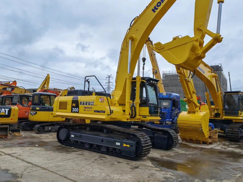 Komatsu PC300