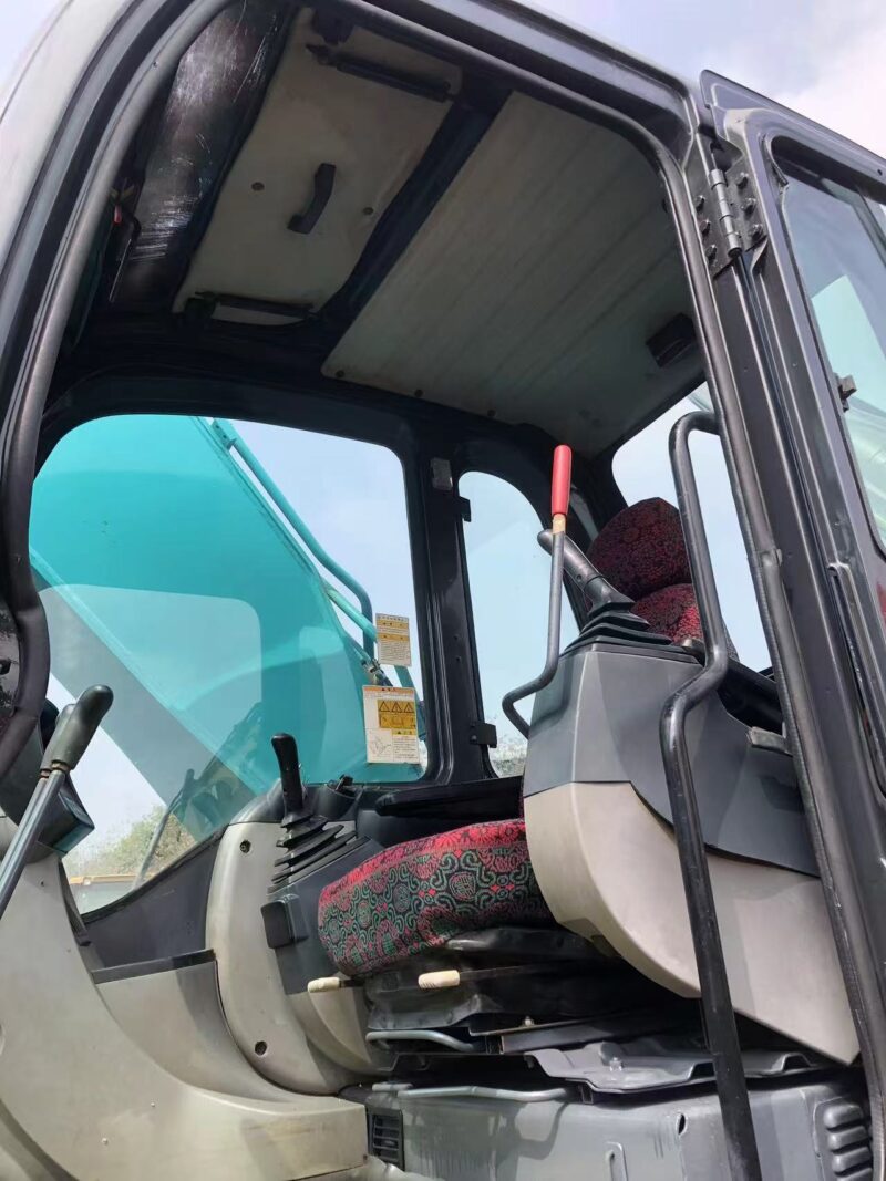 Kobelco SK210