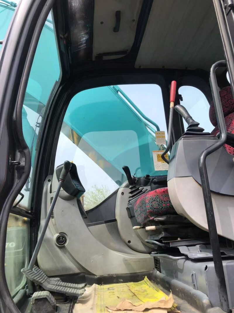 Kobelco SK210
