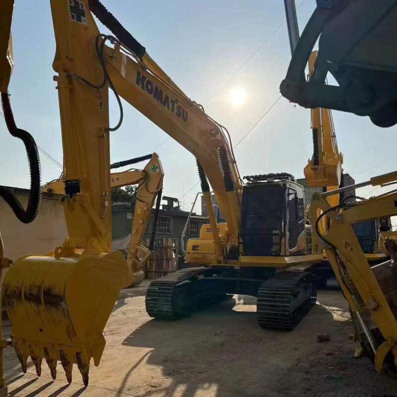 Komatsu PC210