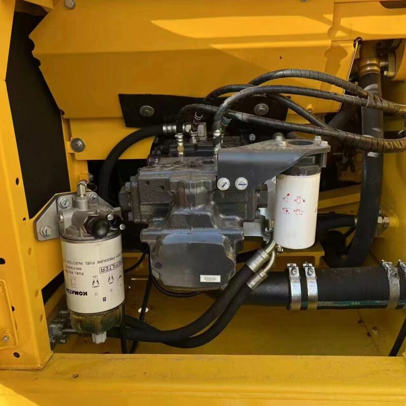 Komatsu PC210