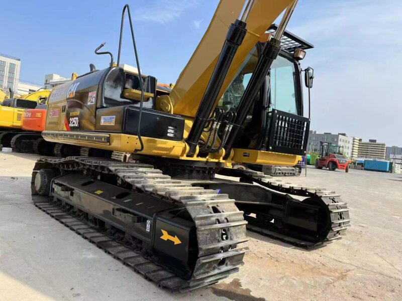 CAT 325