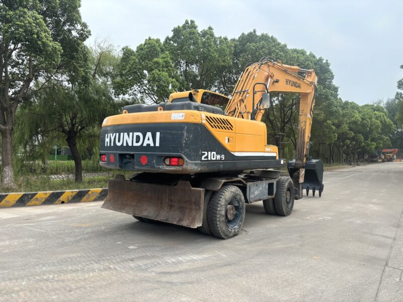 hyundai 210W-9