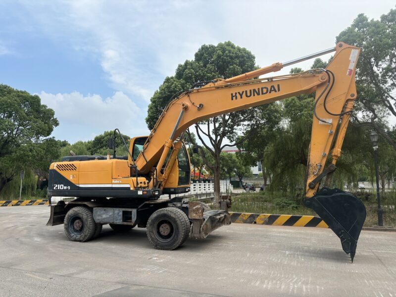 hyundai 210W-9