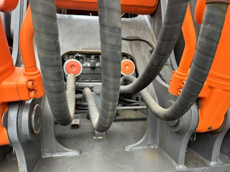 Hitachi ZX210