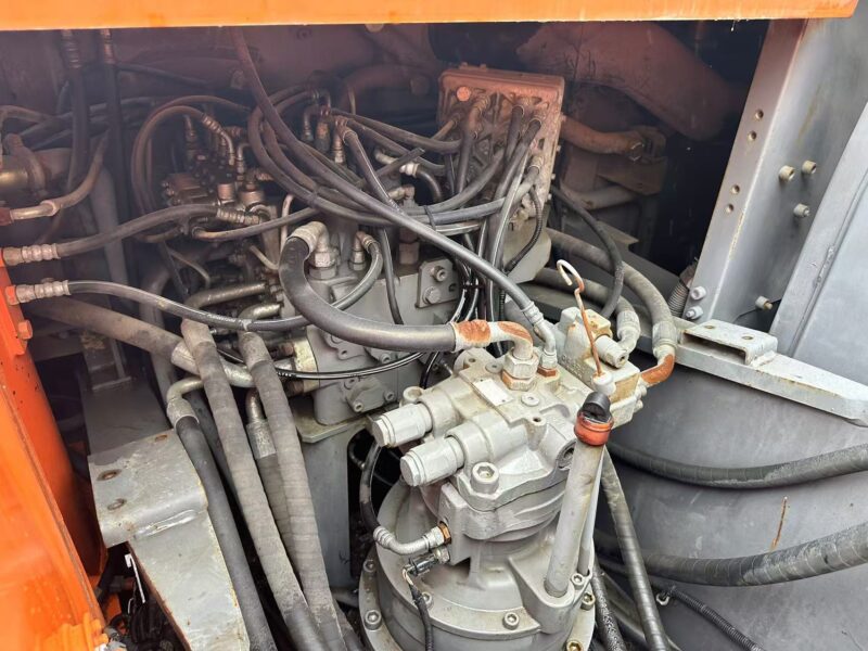 Hitachi ZX210