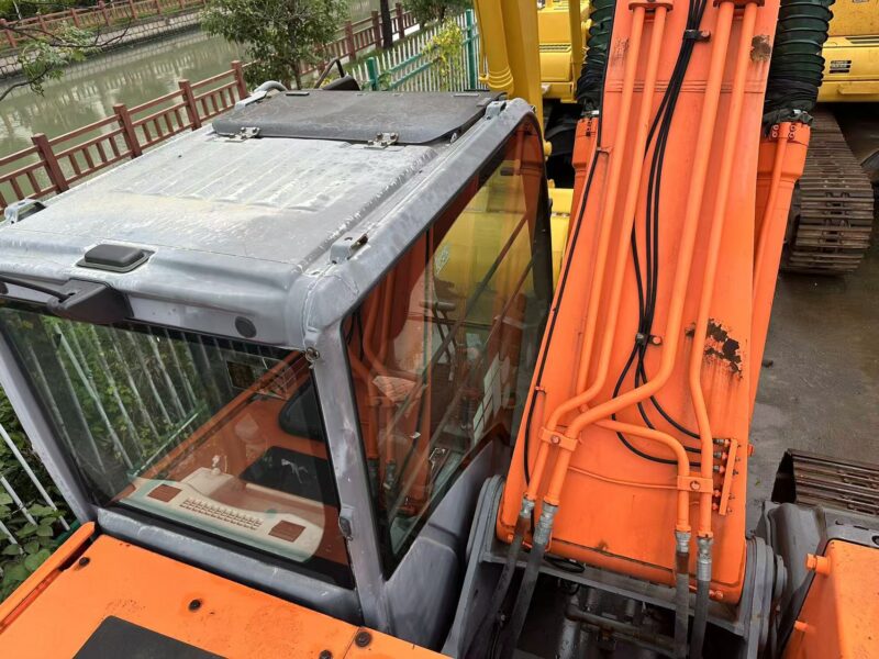 Hitachi ZX210