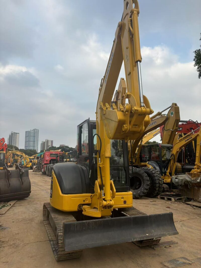 Komatsu PC35