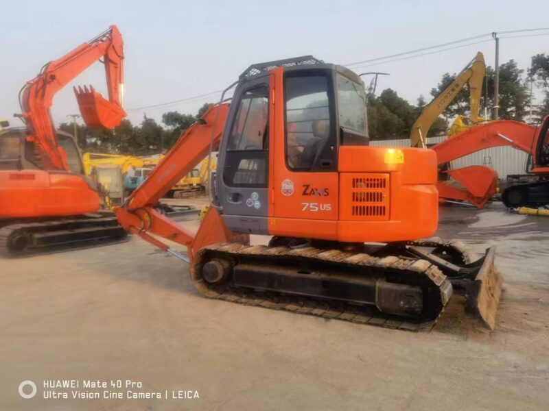 Hitachi ZX75