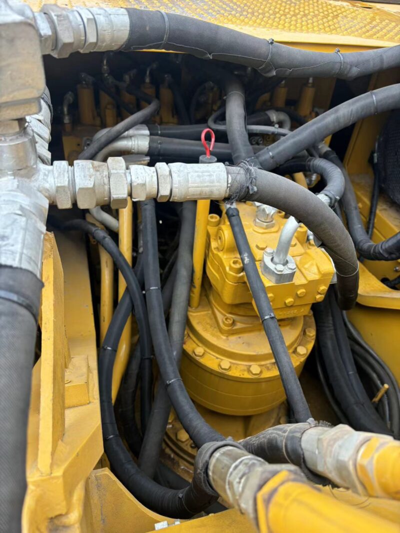 CAT 330