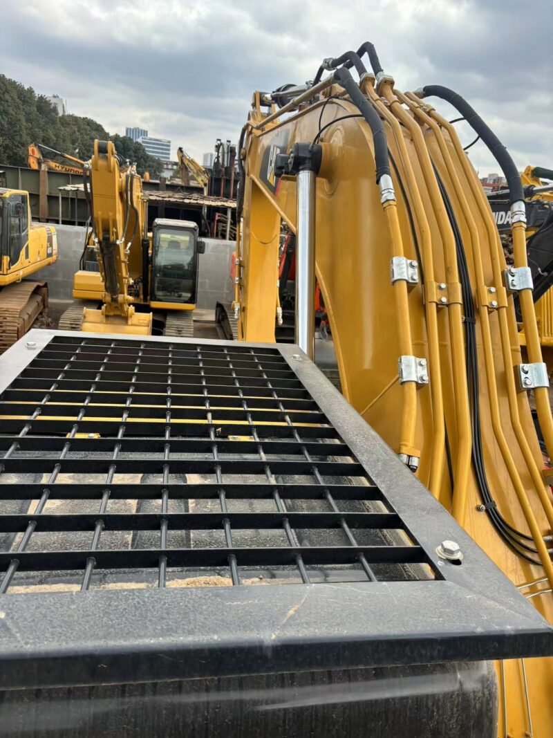 CAT 330
