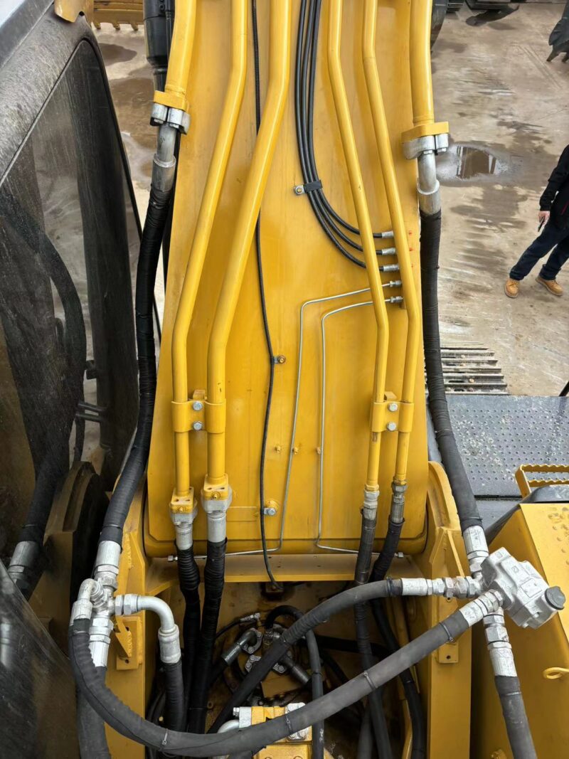 CAT 330