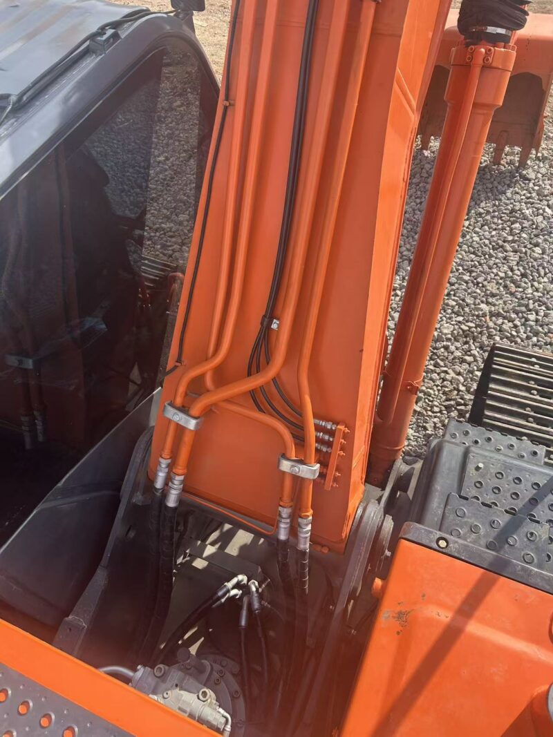 Hitachi ZX200