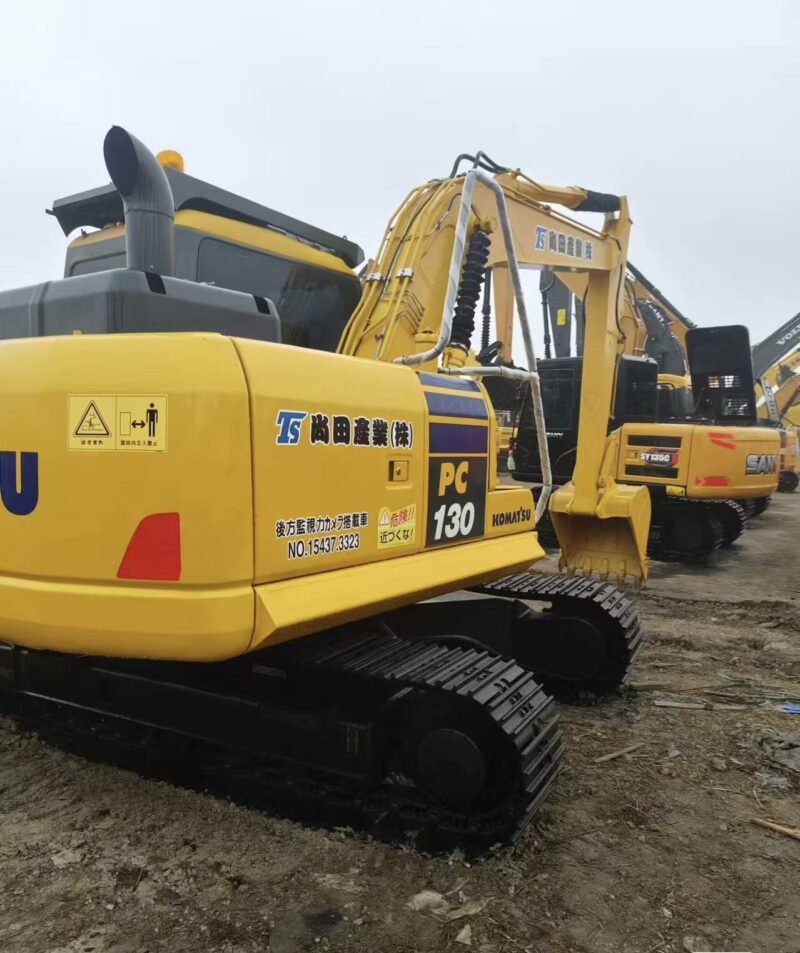 Komatsu PC130