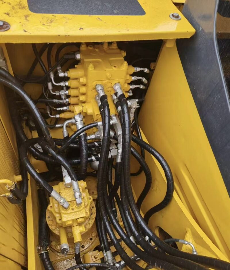 Komatsu PC130