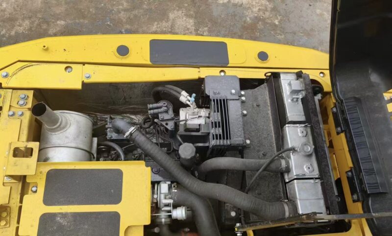 Komatsu PC130