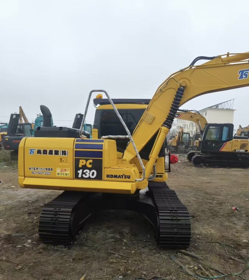Komatsu PC130