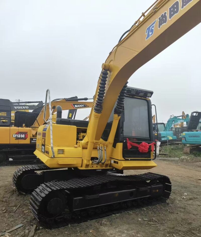 Komatsu PC130