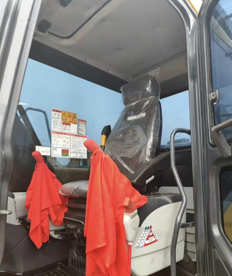 Komatsu PC130