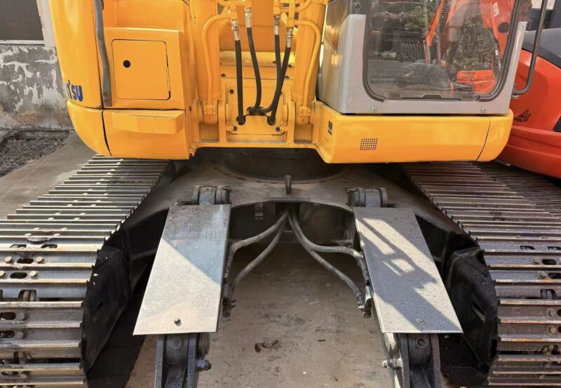 Komatsu PC138