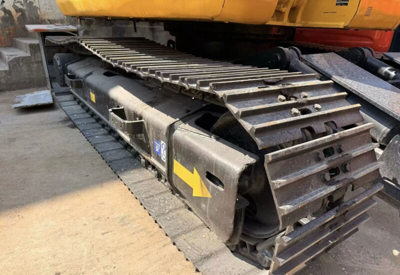 Komatsu PC138