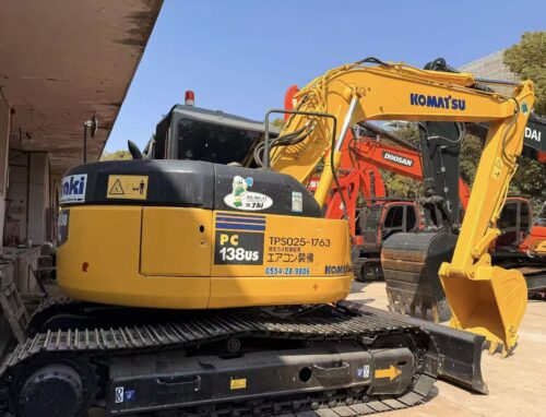 Komatsu PC138