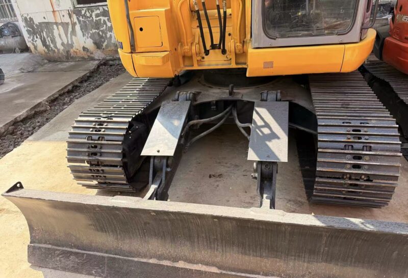 Komatsu PC138