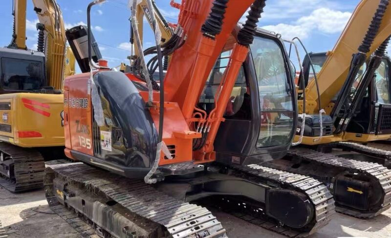 Hitachi ZX135