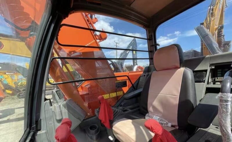 Hitachi ZX135