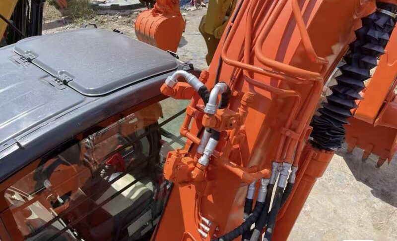 Hitachi ZX135