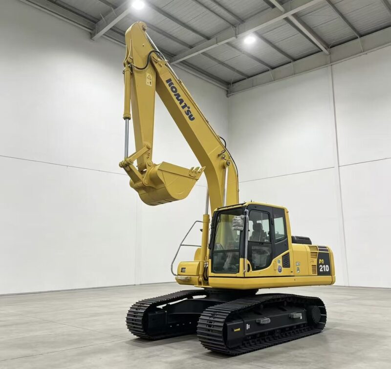Komatsu PC210