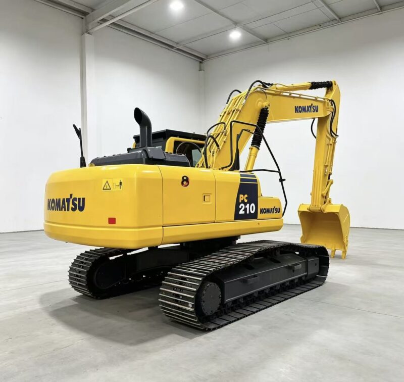 Komatsu PC210